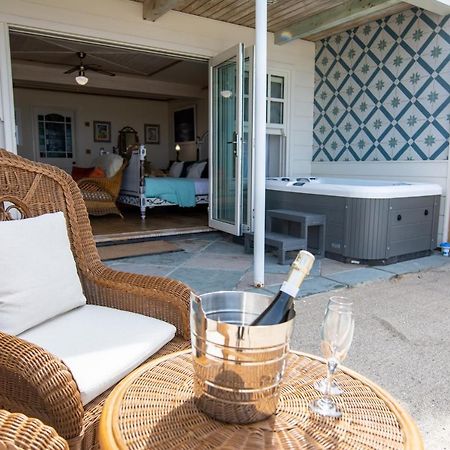 Tolcarne Beach Colonial Restaurant And Rooms New Quay Exterior foto